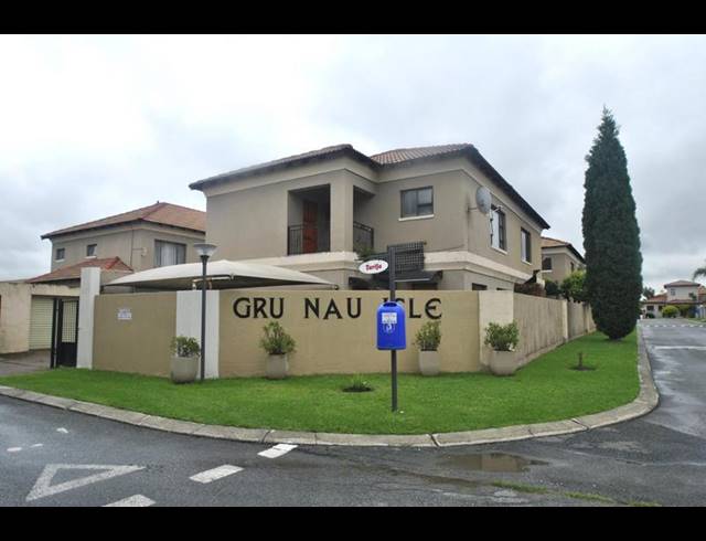 3 BEDROOM TOWNHOUSE FOR SALE IN SONNEVELD